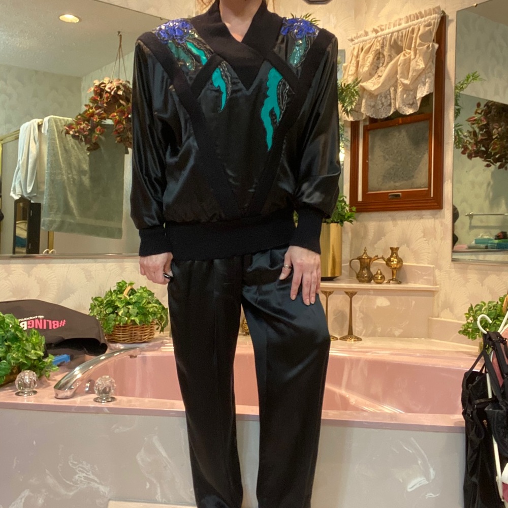 VINTAGE STUNNING Silk Outfit 🖤💙💚